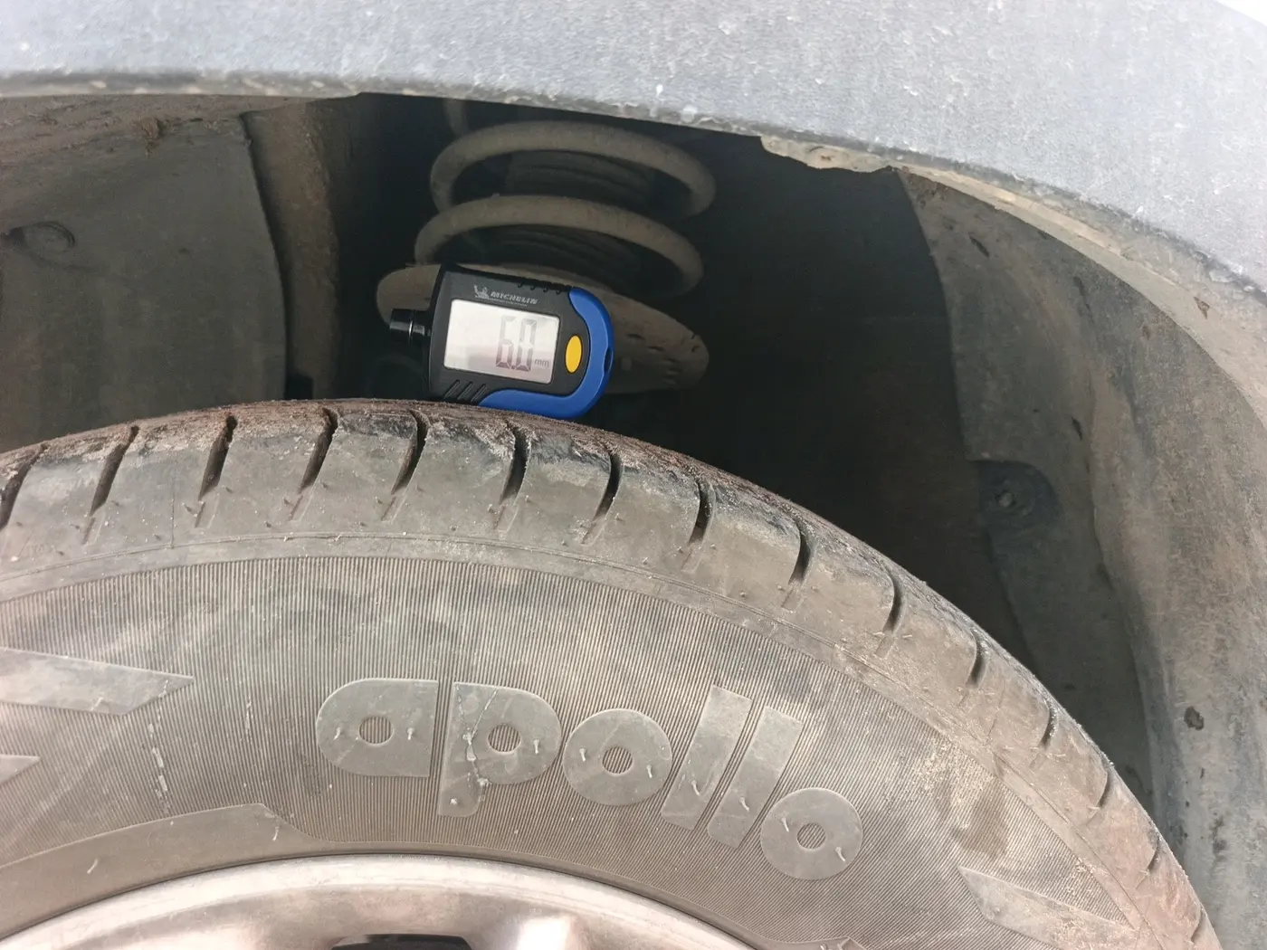 2017 Mahindra Kuv100 K8 6 STR, Petrol, Manual, 40,899 km, tyre