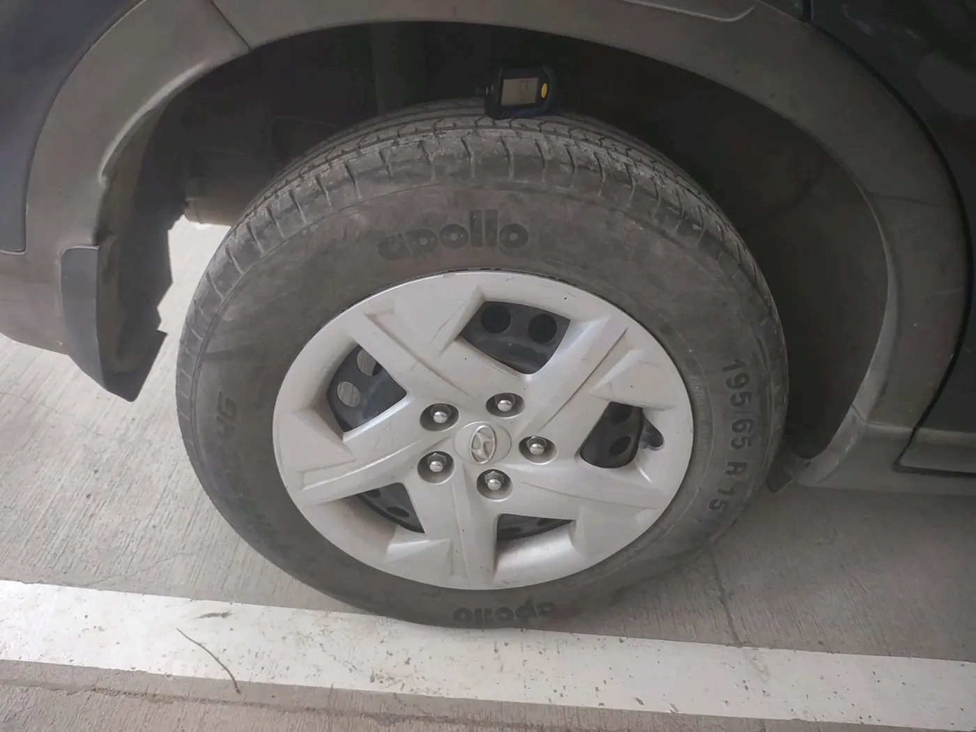 2022 Hyundai VENUE S+ 1.2, Petrol, Manual, 28,192 km, tyre