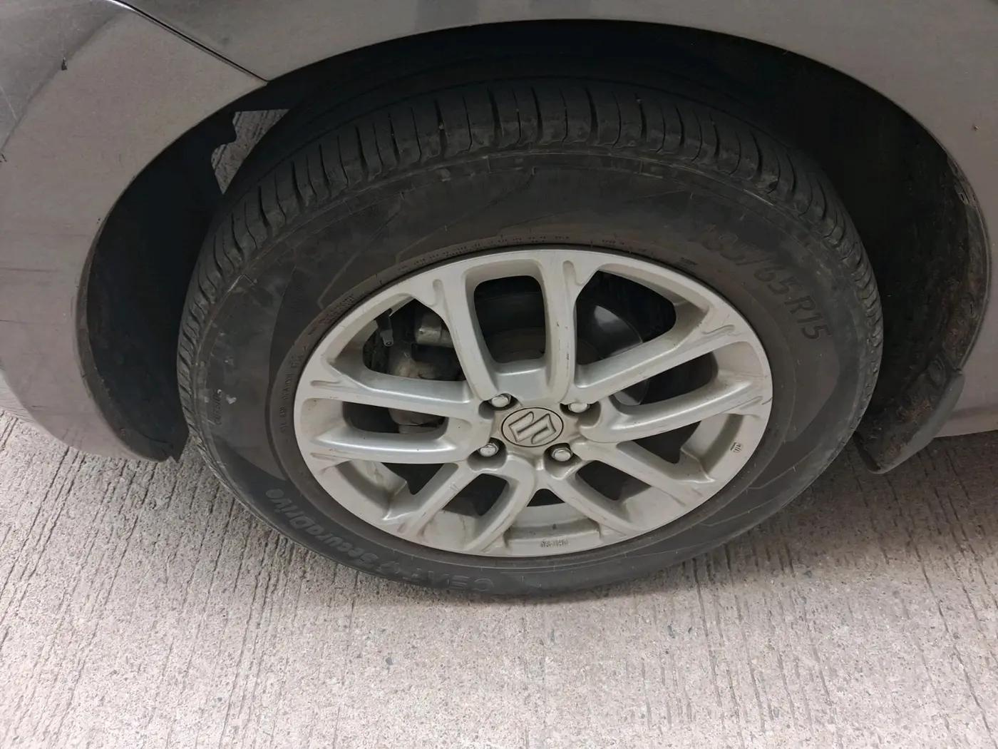 2018 Maruti Swift ZXI, Petrol, Manual, 1,03,468 km, tyre
