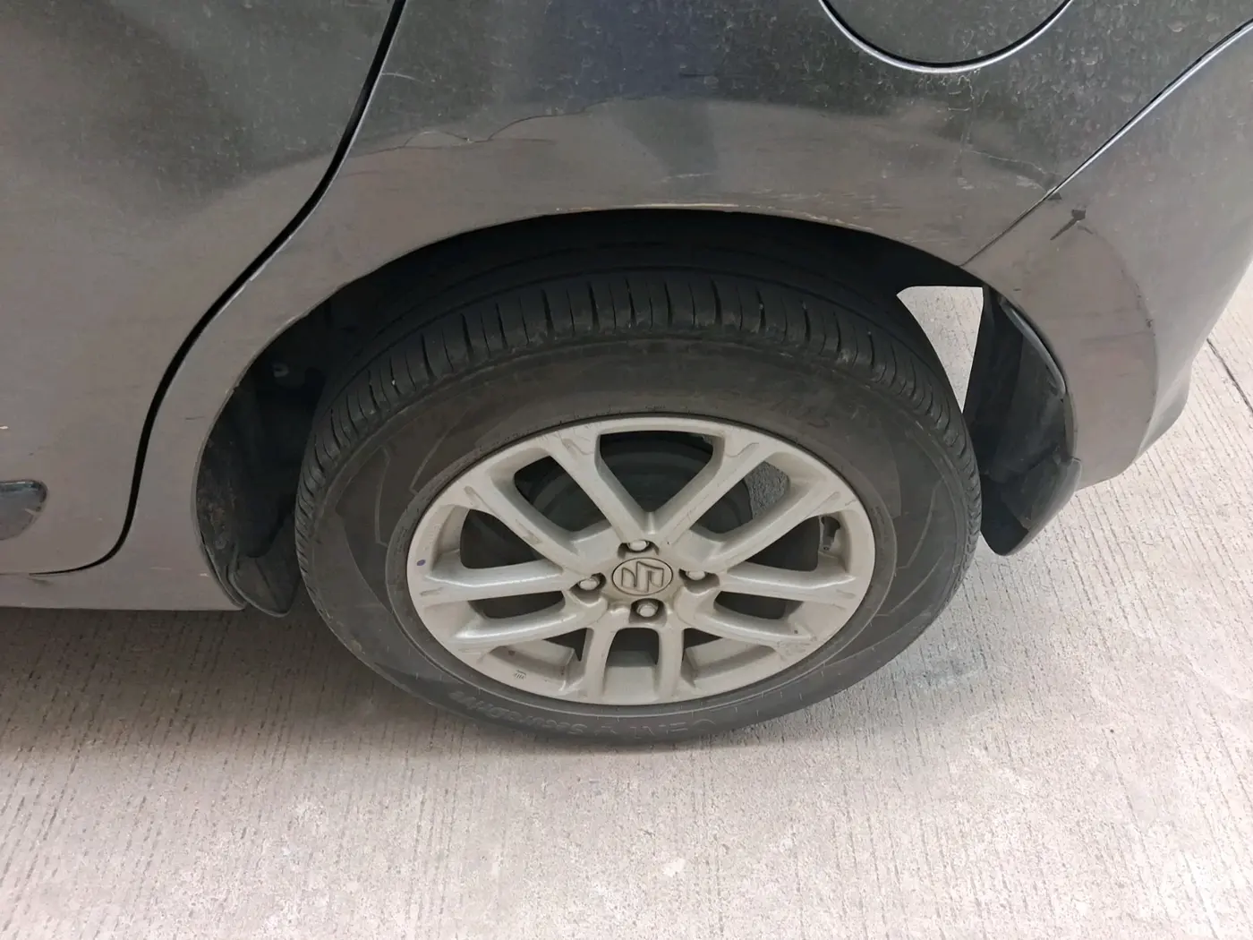 2018 Maruti Swift ZXI, Petrol, Manual, 1,03,468 km, tyre