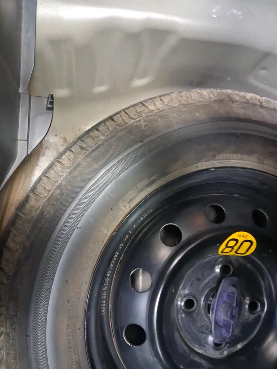2018 Maruti Swift ZXI, Petrol, Manual, 1,03,468 km, tyre