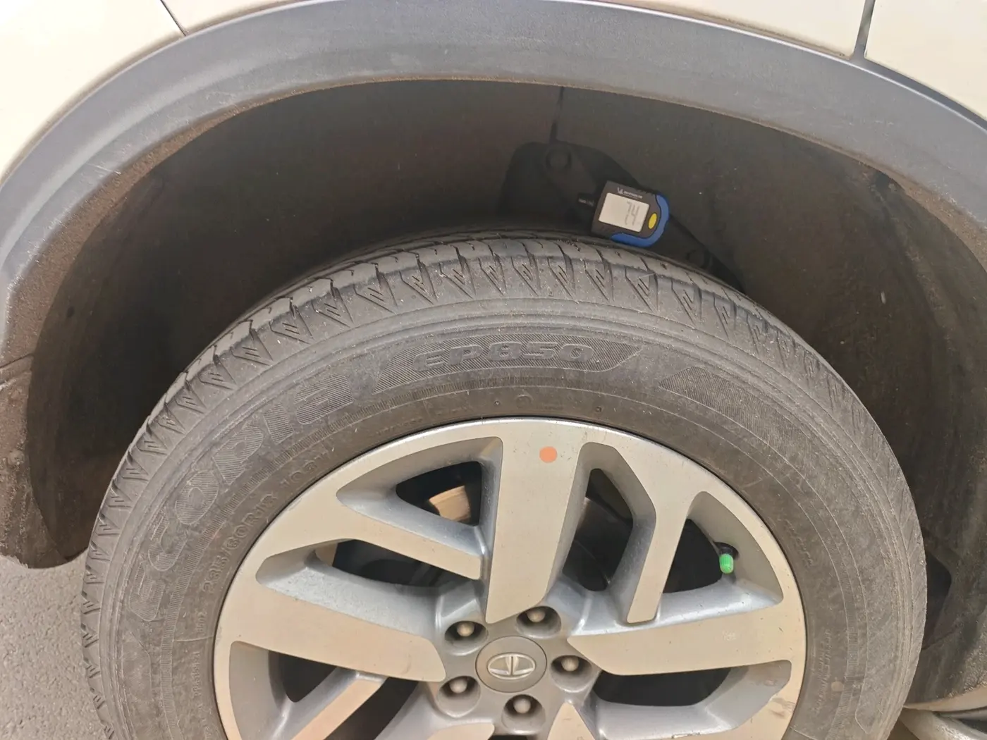 2021 Tata Safari XZA PLUS, Diesel, Automatic, 1,63,055 km, tyre