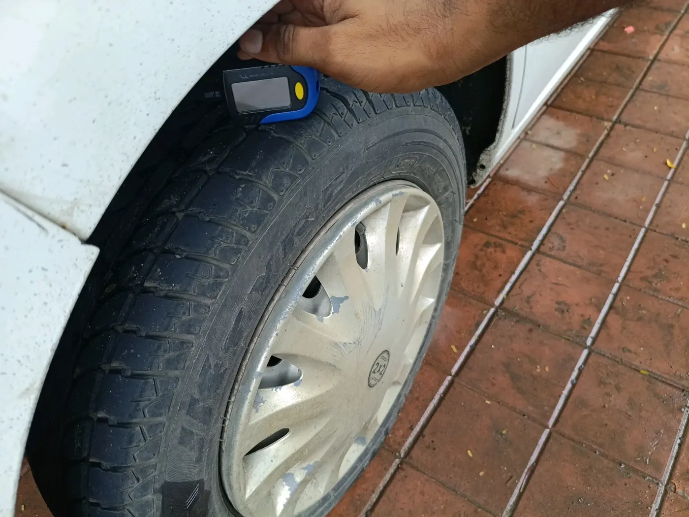 2015 Maruti Wagon R 1.0 LXI CNG, CNG, Manual, 63,292 km, tyre