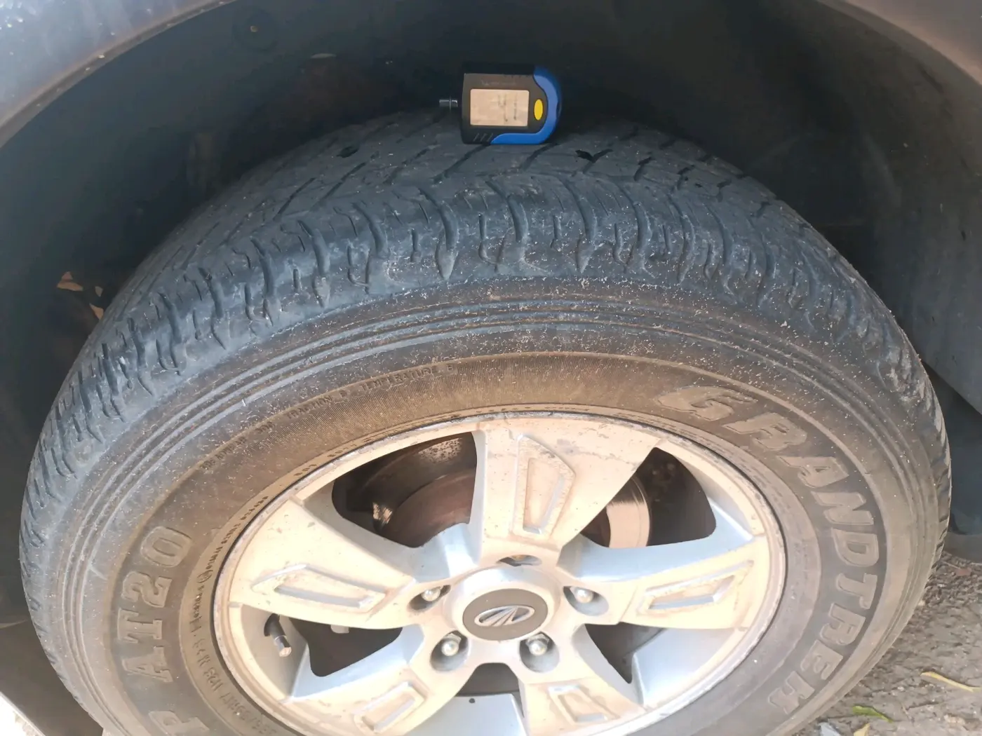 2013 Mahindra XUV500 W8, Diesel, Manual, 86,116 km, tyre