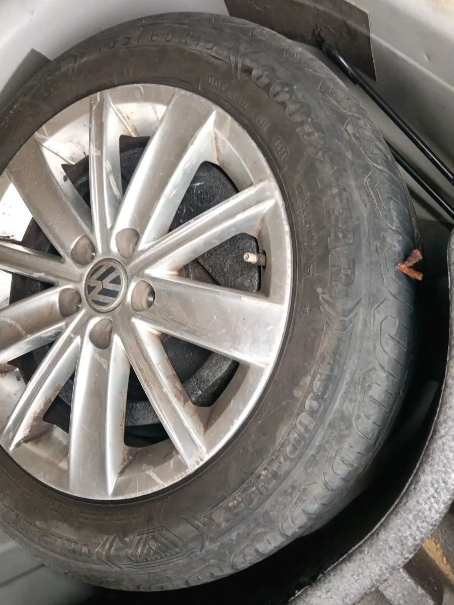2016 Volkswagen Vento HIGHLINE PETROL AT, Petrol, Automatic, 1,00,935 km, tyre