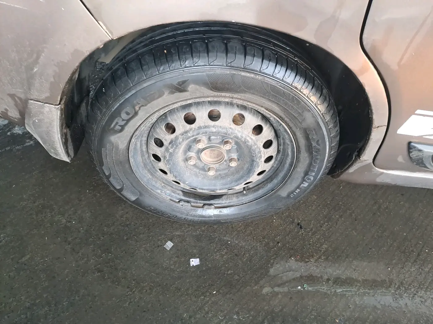 2015 Maruti Ertiga VXI, CNG, Manual, 1,56,732 km, tyre