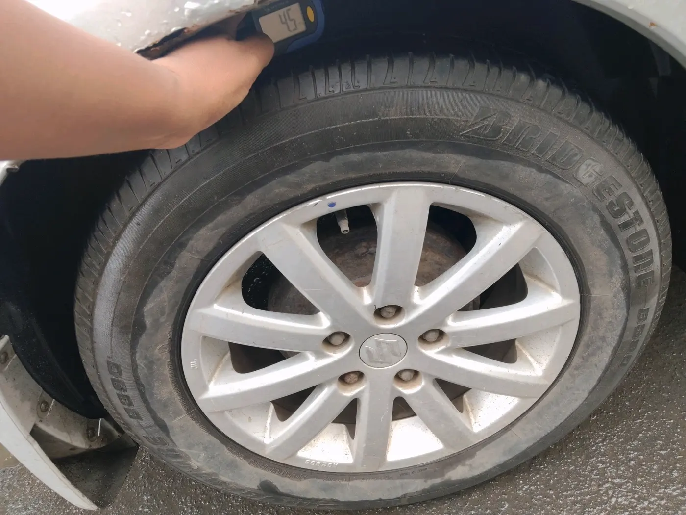 2011 Maruti SX4 ZDI, Diesel, Manual, 1,17,218 km, tyre