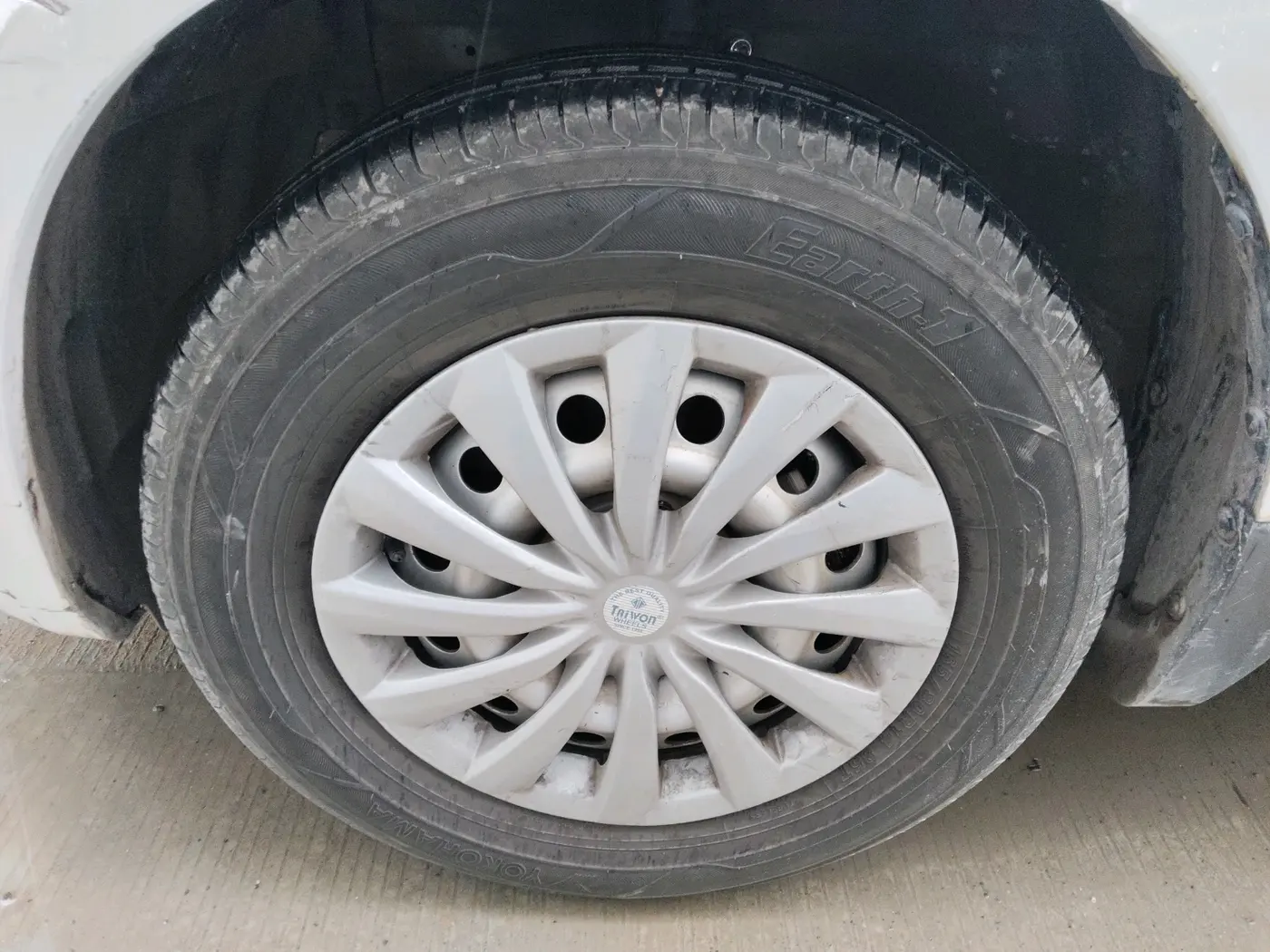 2014 Maruti Swift LXI, Petrol, Manual, 73,891 km, tyre