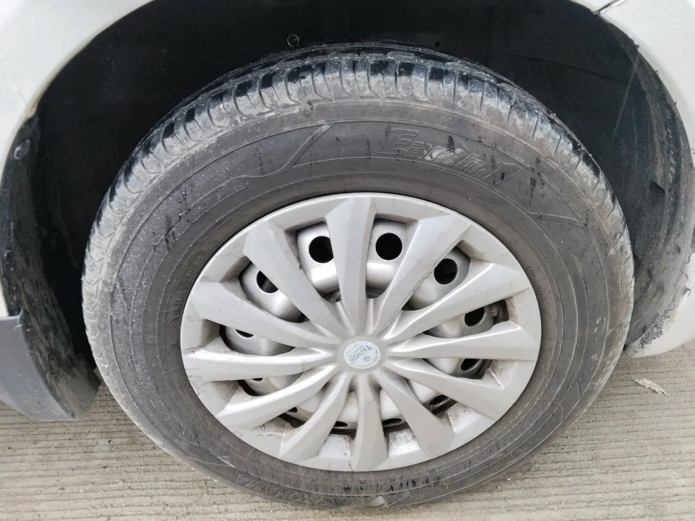 2014 Maruti Swift LXI, Petrol, Manual, 73,891 km, tyre