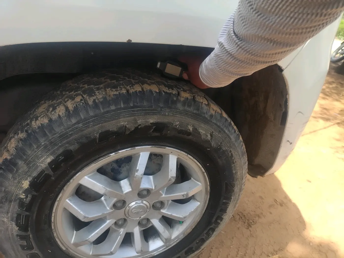 2016 Mahindra TUV300 T8, Diesel, Manual, 1,01,499 km, tyre