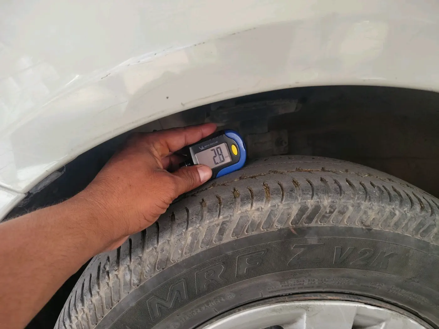 2015 Maruti Swift Dzire VXI, CNG, Manual, 1,12,444 km, tyre