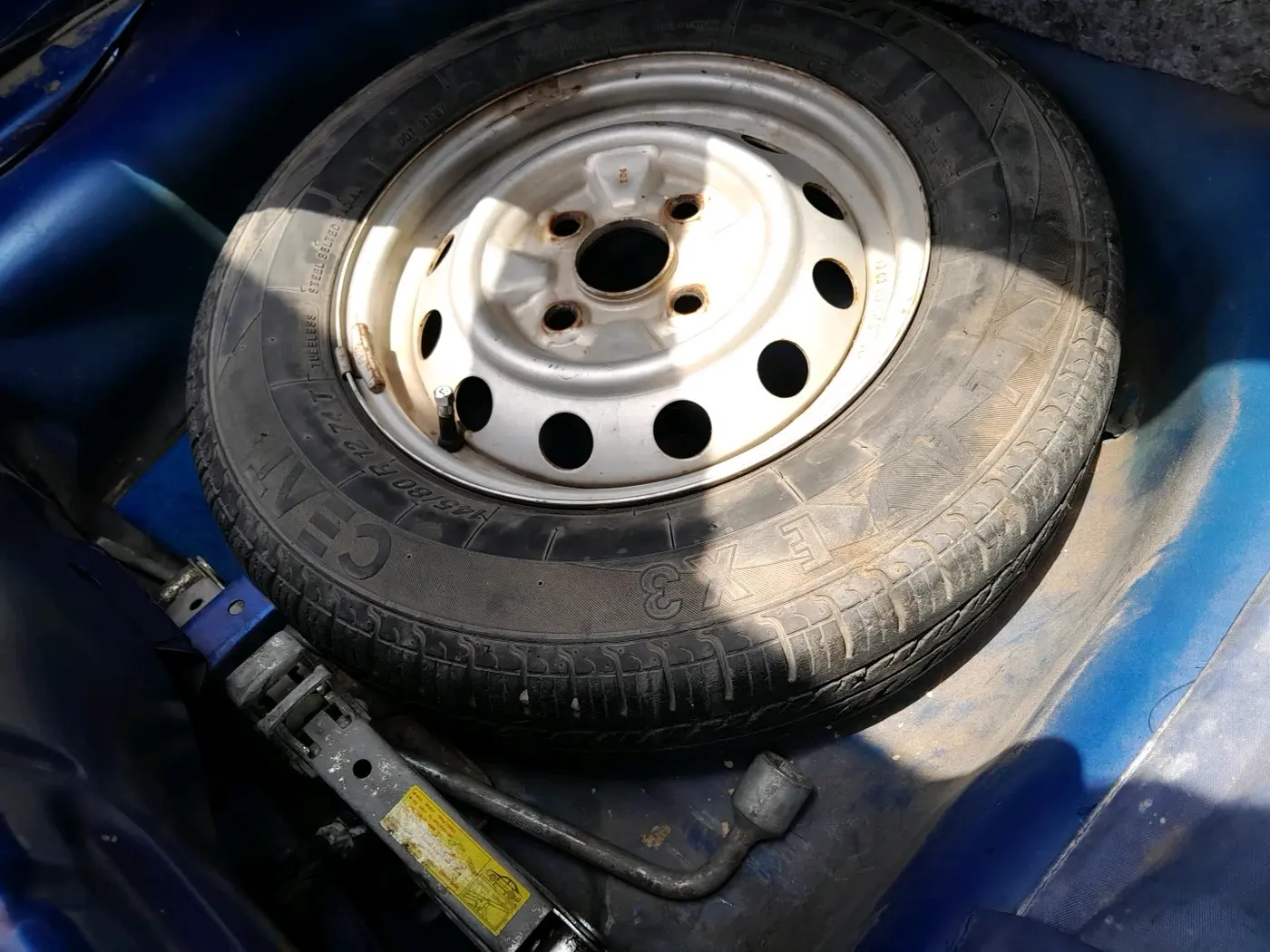 2013 Hyundai Eon ERA +, Petrol, Manual, 69,672 km, tyre