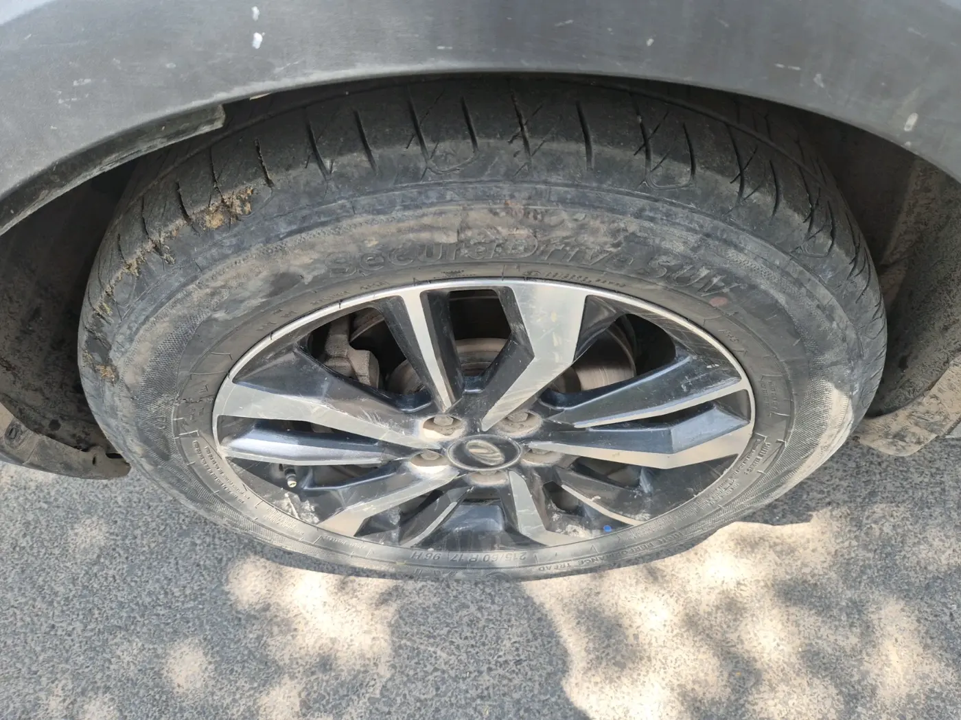 2019 Mahindra XUV300 W8 (O) 1.5 DIESEL, Diesel, Manual, 1,50,826 km, tyre