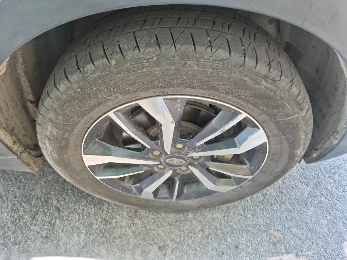 2019 Mahindra XUV300 W8 (O) 1.5 DIESEL, Diesel, Manual, 1,50,826 km, tyre