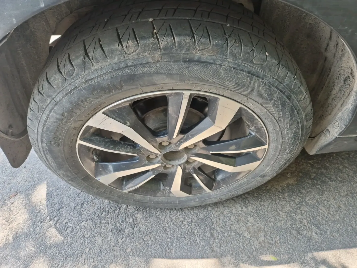 2019 Mahindra XUV300 W8 (O) 1.5 DIESEL, Diesel, Manual, 1,50,826 km, tyre