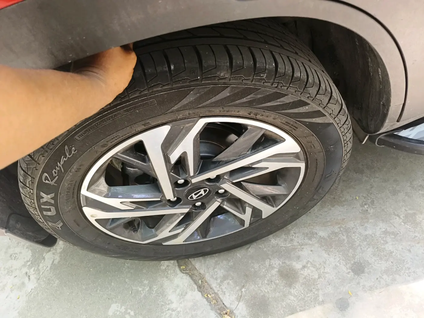 2025 Hyundai Creta Creta SX (O) 1.5 MPI IVT, Petrol, Automatic, 13,881 km, tyre