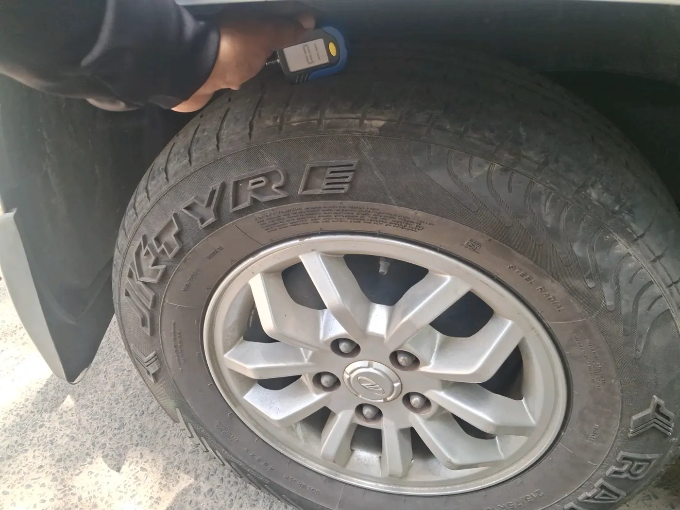 2016 Mahindra TUV300 T8, Diesel, Manual, 41,816 km, tyre