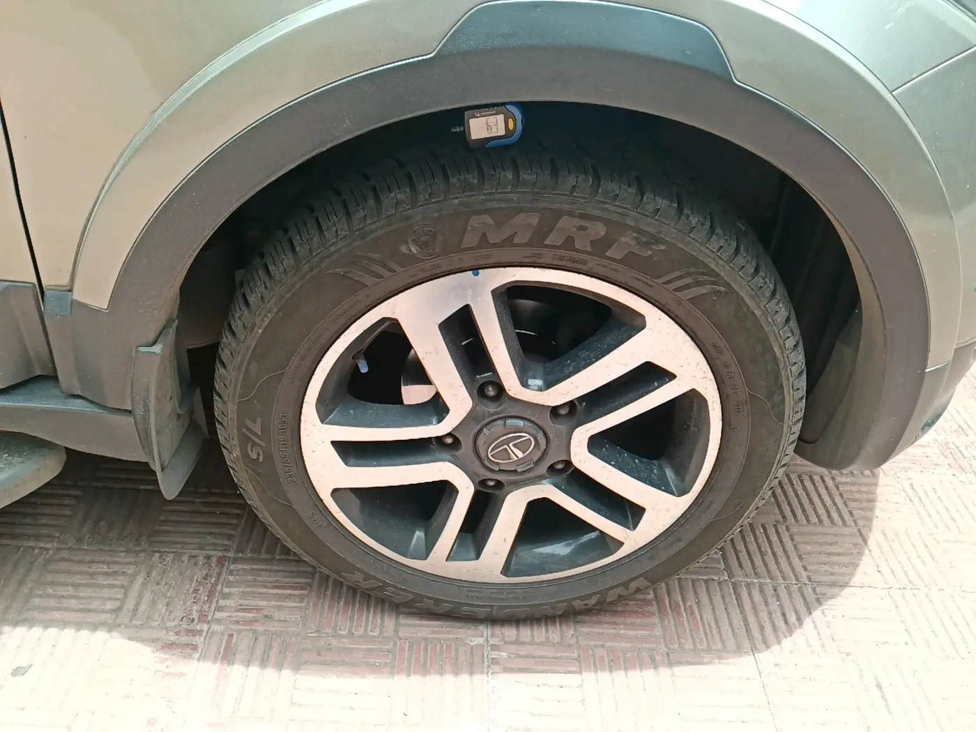 2017 Tata Hexa XTA 4X2 6 STR, Diesel, Automatic, 62,274 km, tyre