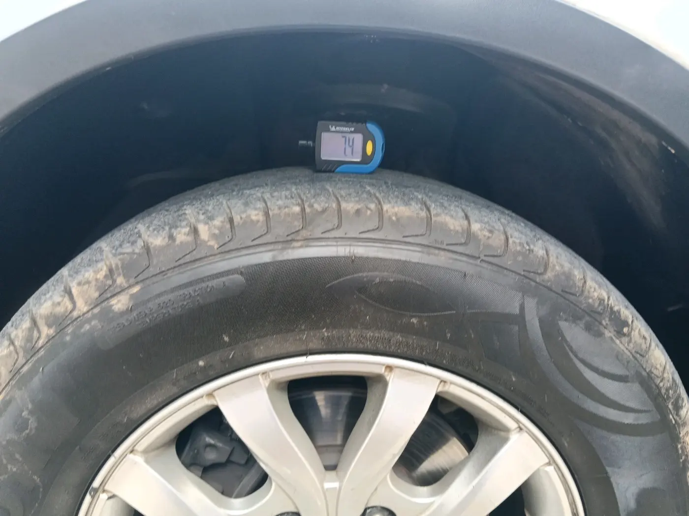 2015 Mahindra XUV500 W8, Diesel, Manual, 1,18,242 km, tyre