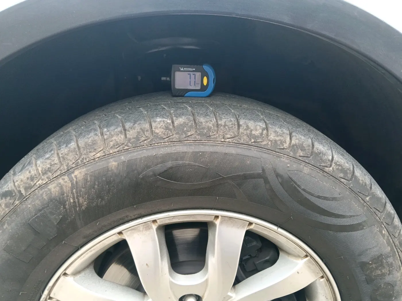 2015 Mahindra XUV500 W8, Diesel, Manual, 1,18,242 km, tyre