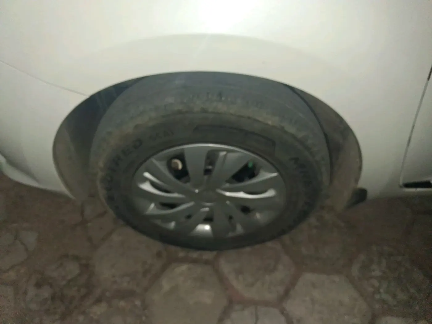 2024 Maruti Swift VXi, Petrol, Manual, 27,471 km, tyre