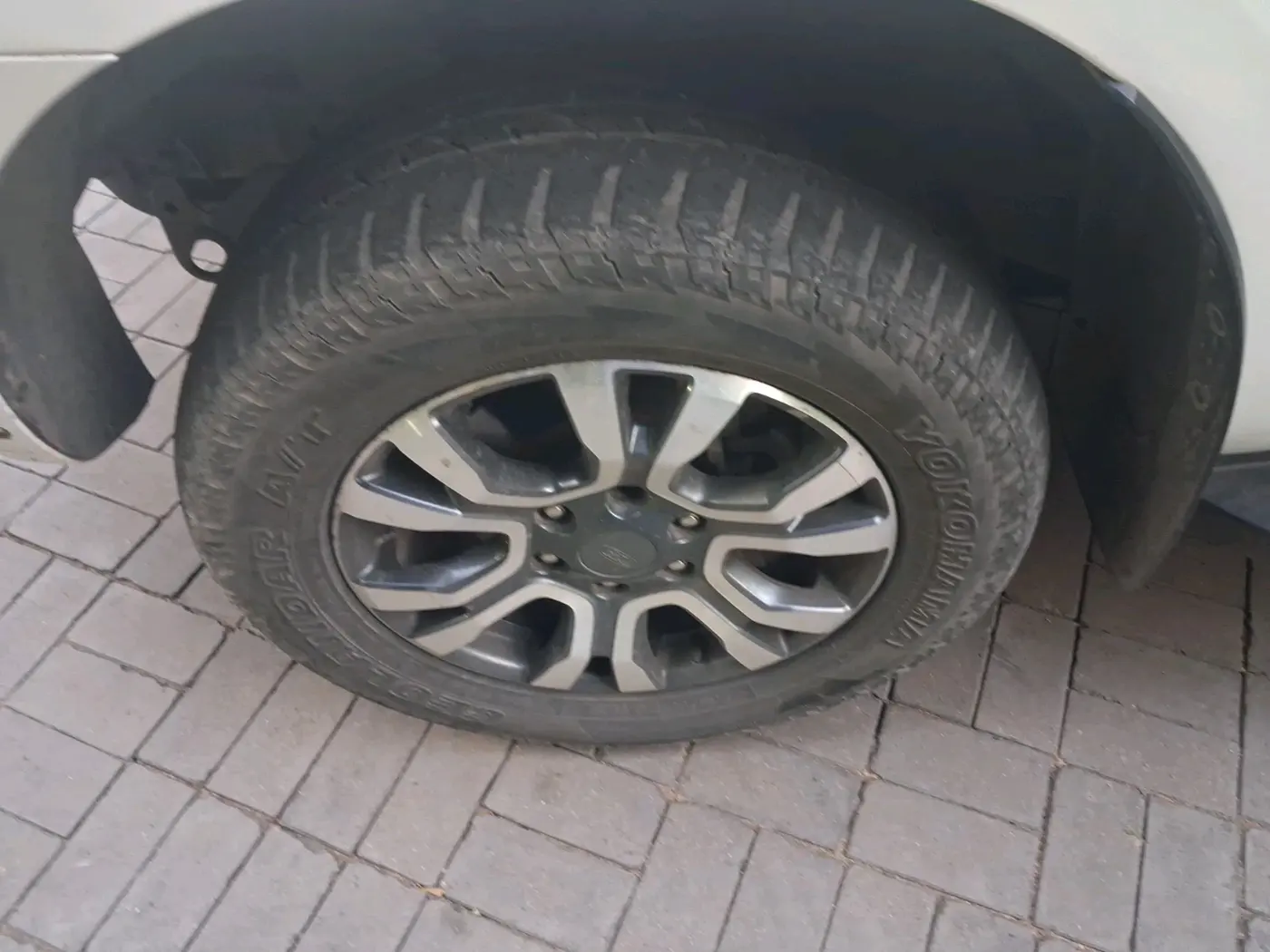 2019 Ford Endeavour TITANIUM 3.2 4X4 AT, Diesel, Automatic, 1,81,560 km, tyre