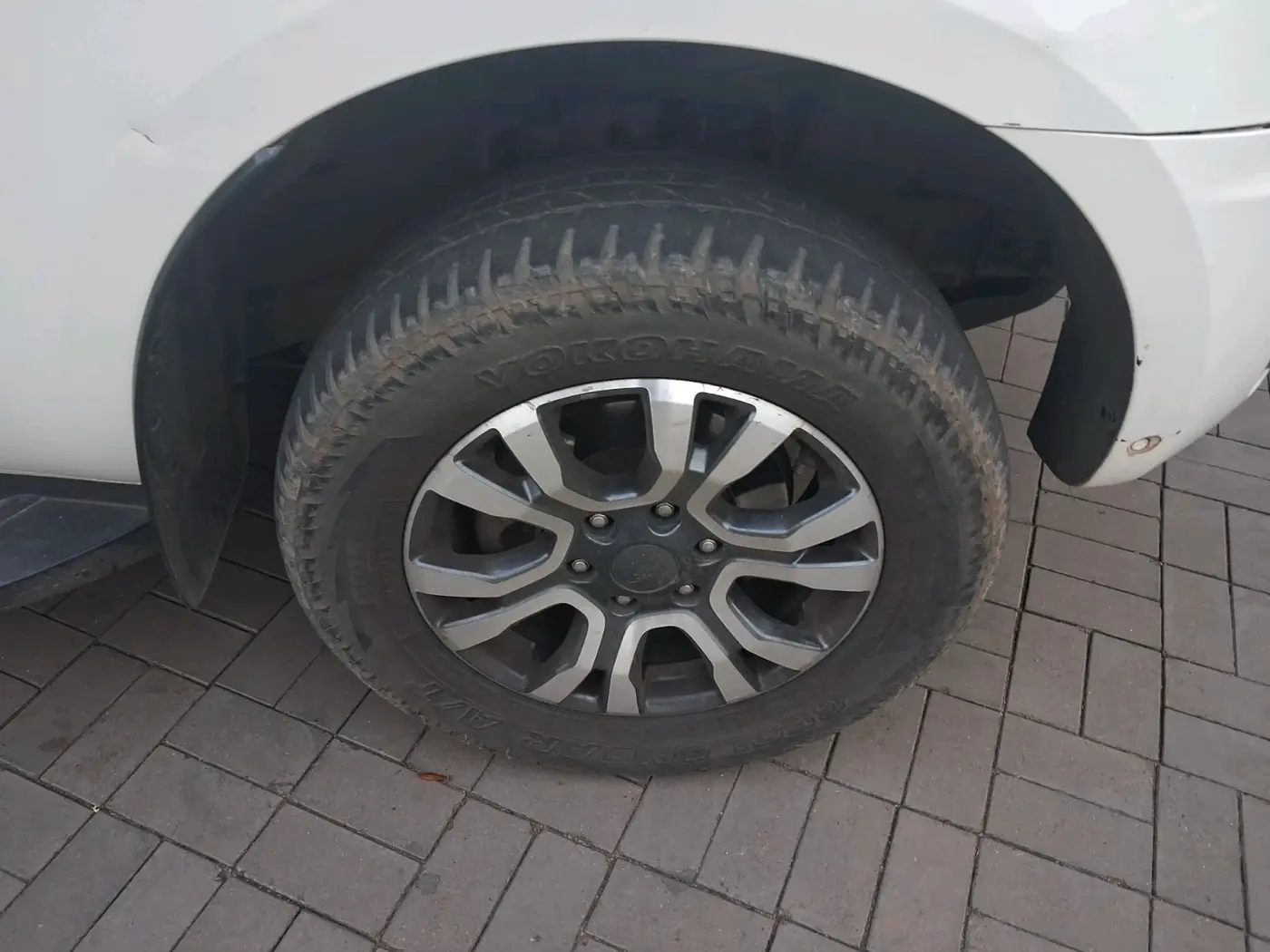 2019 Ford Endeavour TITANIUM 3.2 4X4 AT, Diesel, Automatic, 1,81,560 km, tyre