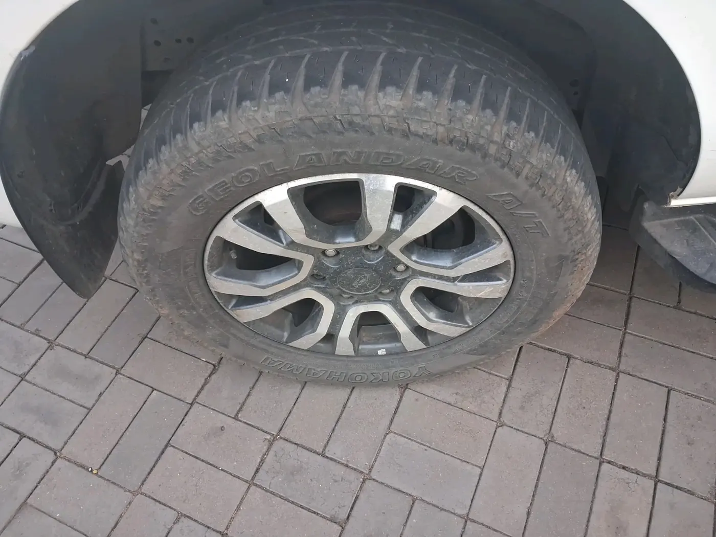 2019 Ford Endeavour TITANIUM 3.2 4X4 AT, Diesel, Automatic, 1,81,560 km, tyre
