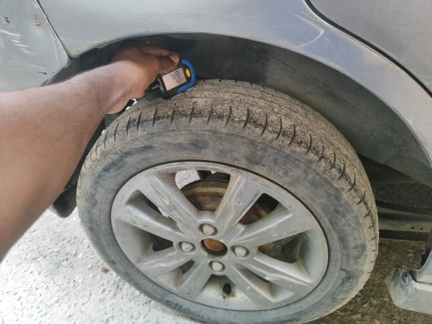 2013 Maruti Wagon R Stingray VXI, CNG, Manual, 1,15,263 km, tyre
