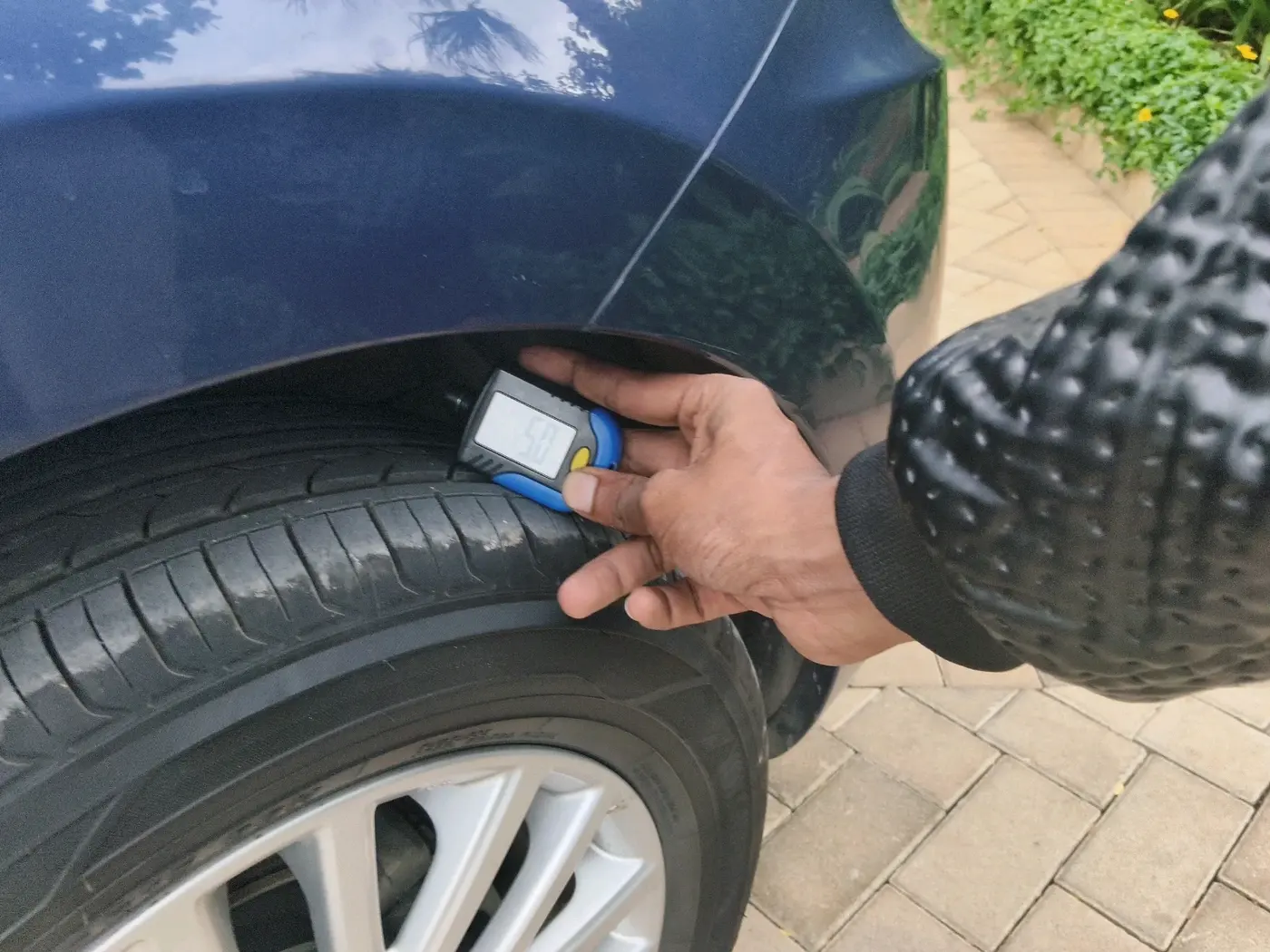 2017 Maruti Dzire ZXI AMT, Petrol, Automatic, 90,703 km, tyre