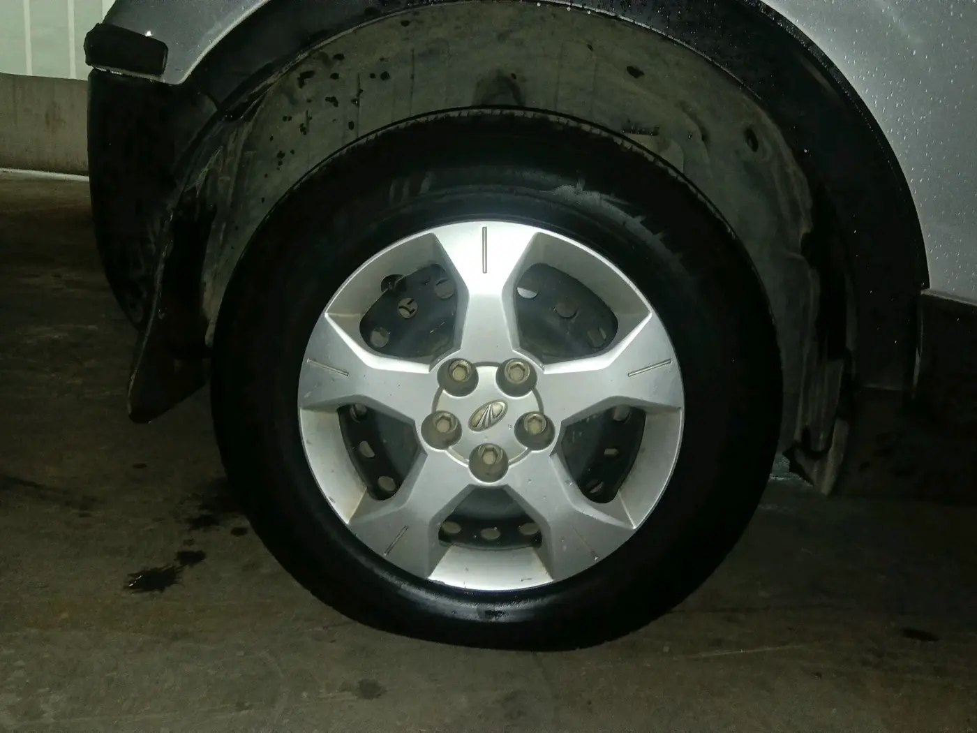 2019 Mahindra XUV300 W6 1.2 PETROL, Petrol, Manual, 47,128 km, tyre