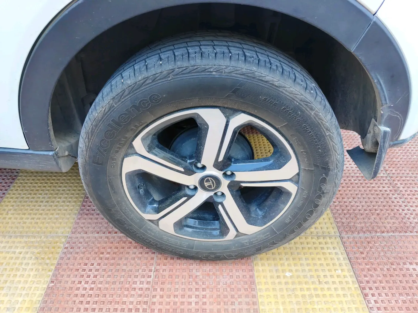 2021 Tata NEXON XZ PLUS PETROL SUNROOF, Petrol, Manual, 45,542 km, tyre