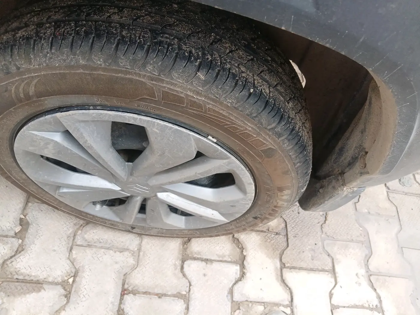 2025 Maruti FRONX DELTA 1.2 AGS, Petrol, Automatic, 9,913 km, tyre