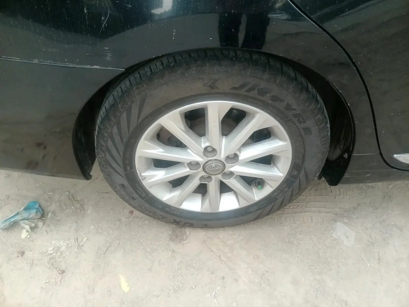 2015 Toyota Camry 2.5L AT, Petrol, Automatic, 87,535 km, tyre