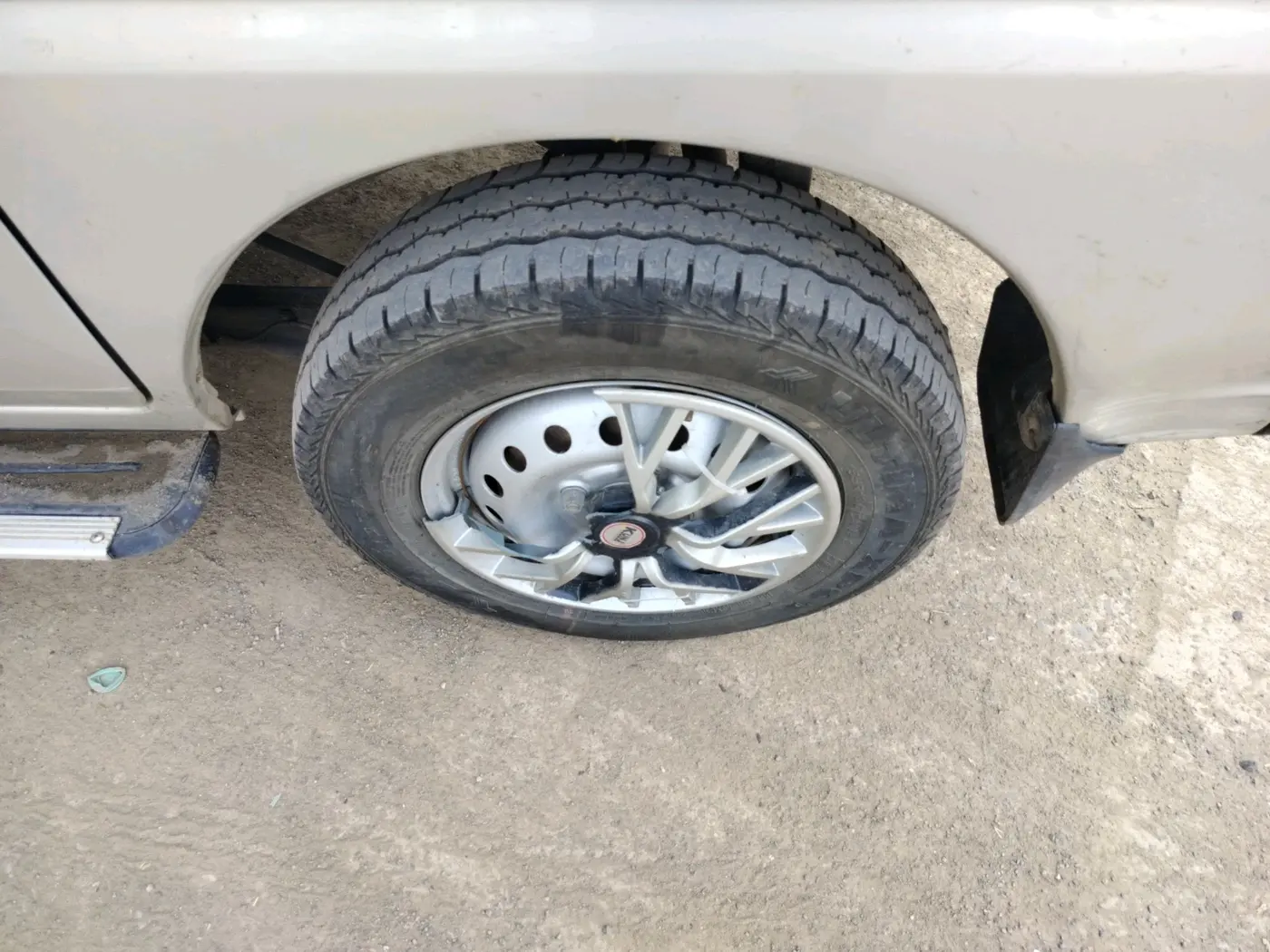 2023 Maruti Eeco 7 STR STD 1.2, CNG, Manual, 52,697 km, tyre