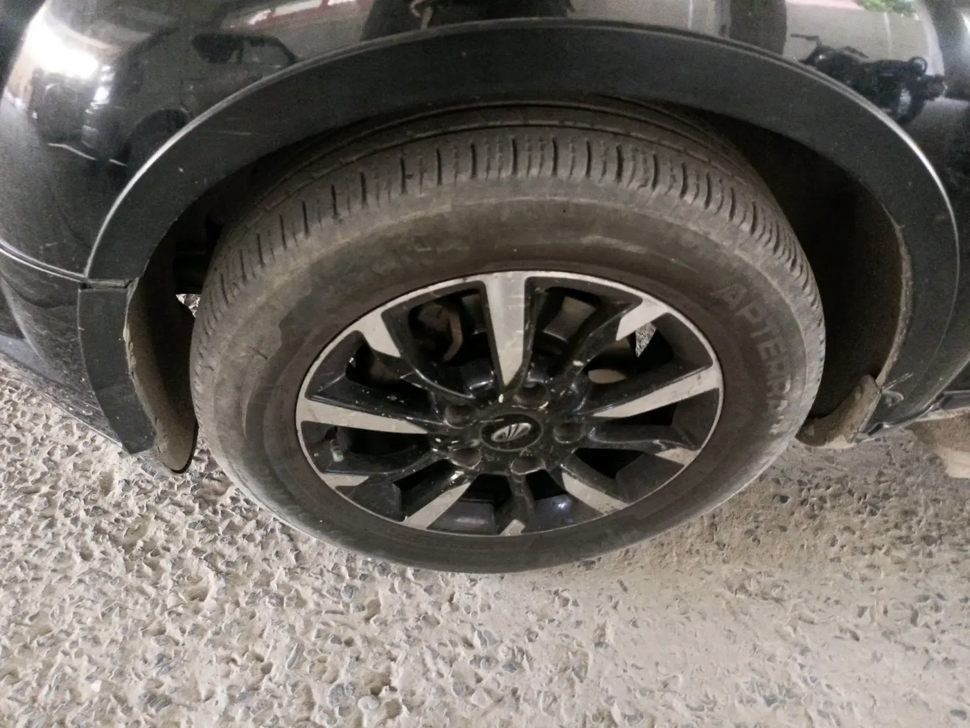 2021 Mahindra XUV500 W11 AT, Diesel, Automatic, 85,252 km, tyre