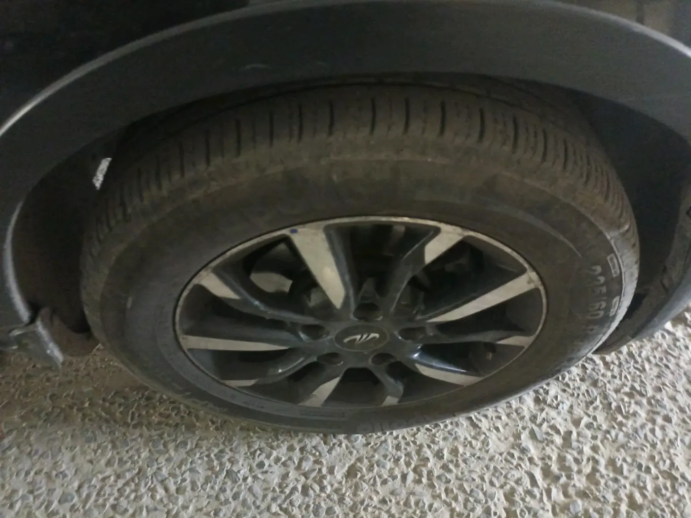 2021 Mahindra XUV500 W11 AT, Diesel, Automatic, 85,252 km, tyre