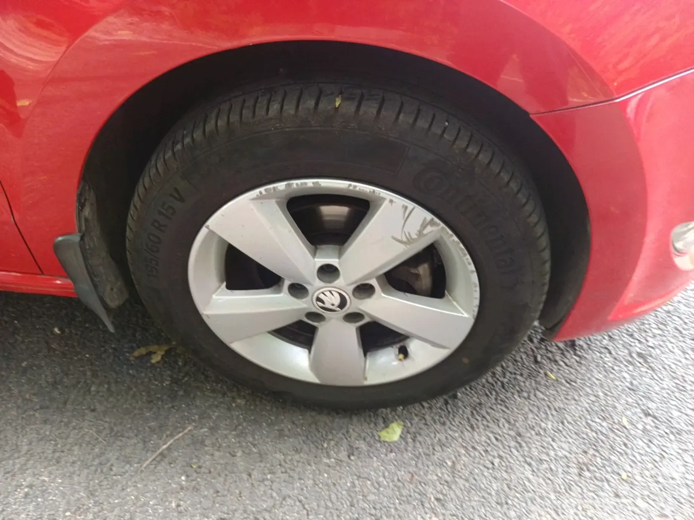2014 Skoda Rapid 1.5 TDI CR ELEGANCE, Diesel, Manual, 1,06,000 km, tyre