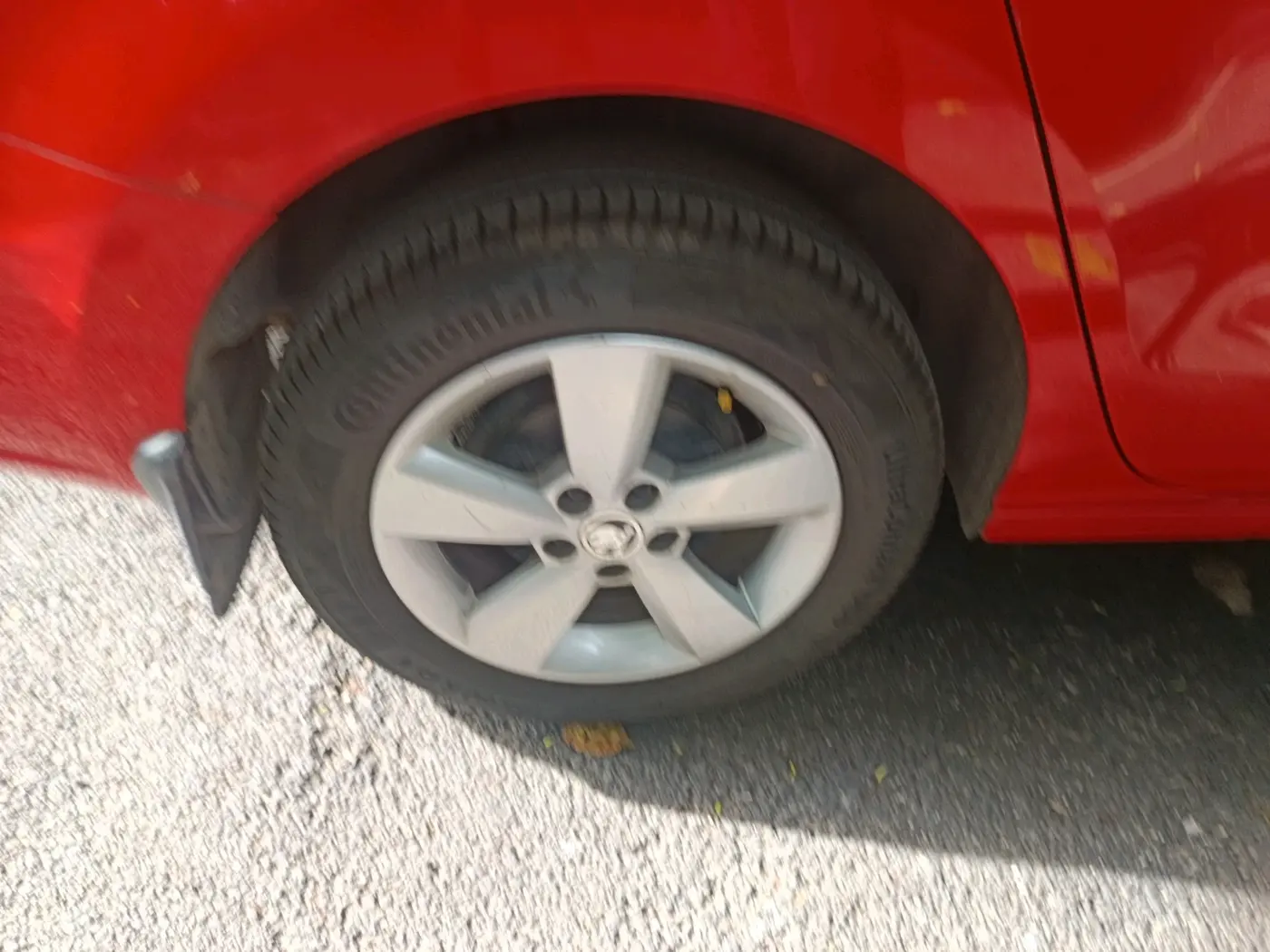 2014 Skoda Rapid 1.5 TDI CR ELEGANCE, Diesel, Manual, 1,06,000 km, tyre