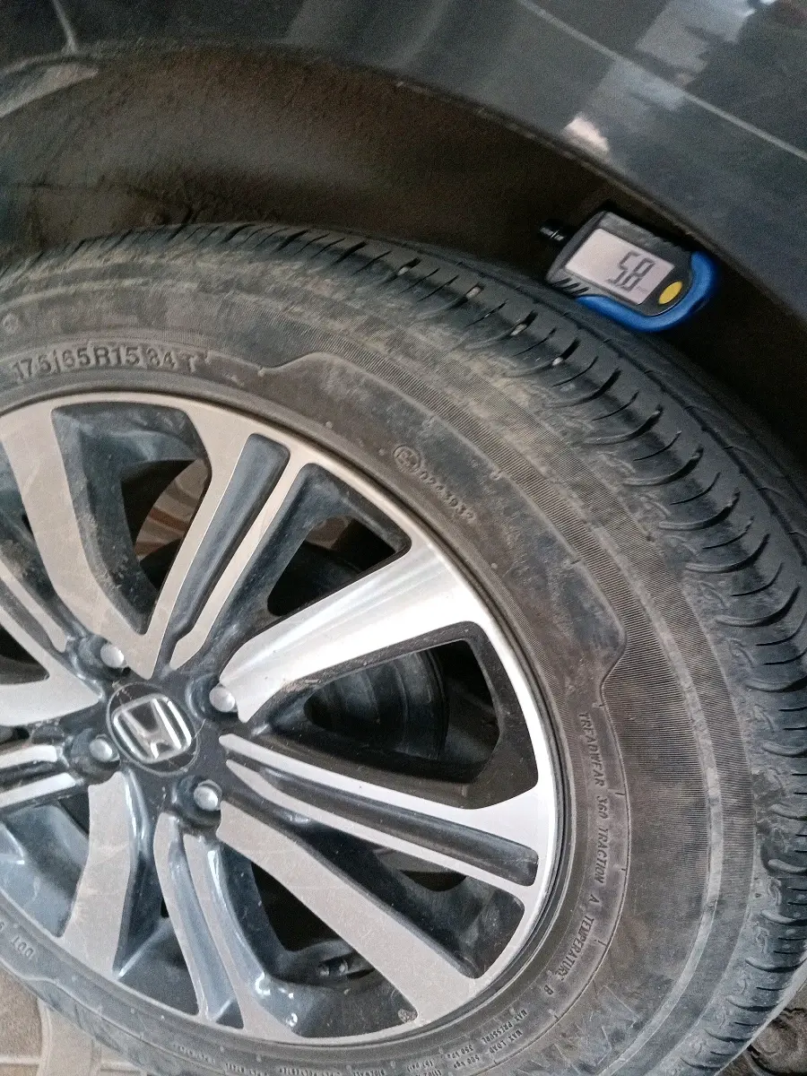 2023 Honda Amaze 1.2L I-VTEC VX, Petrol, Manual, 19,572 km, tyre