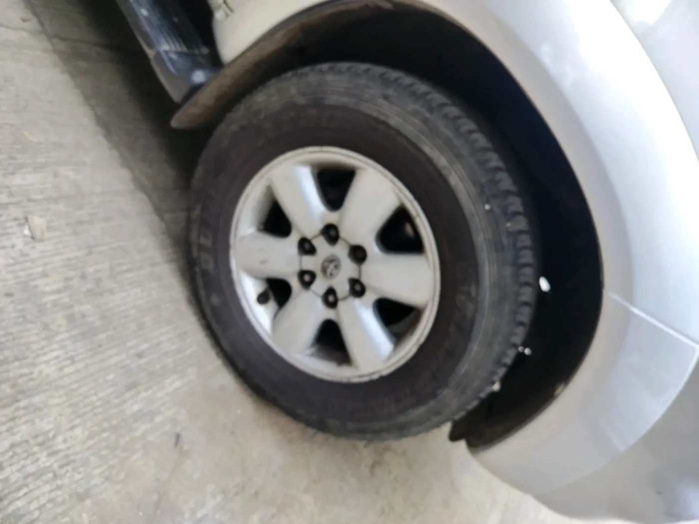 2011 Toyota Fortuner 3.0 4X4 MT, Diesel, Manual, 2,05,040 km, tyre