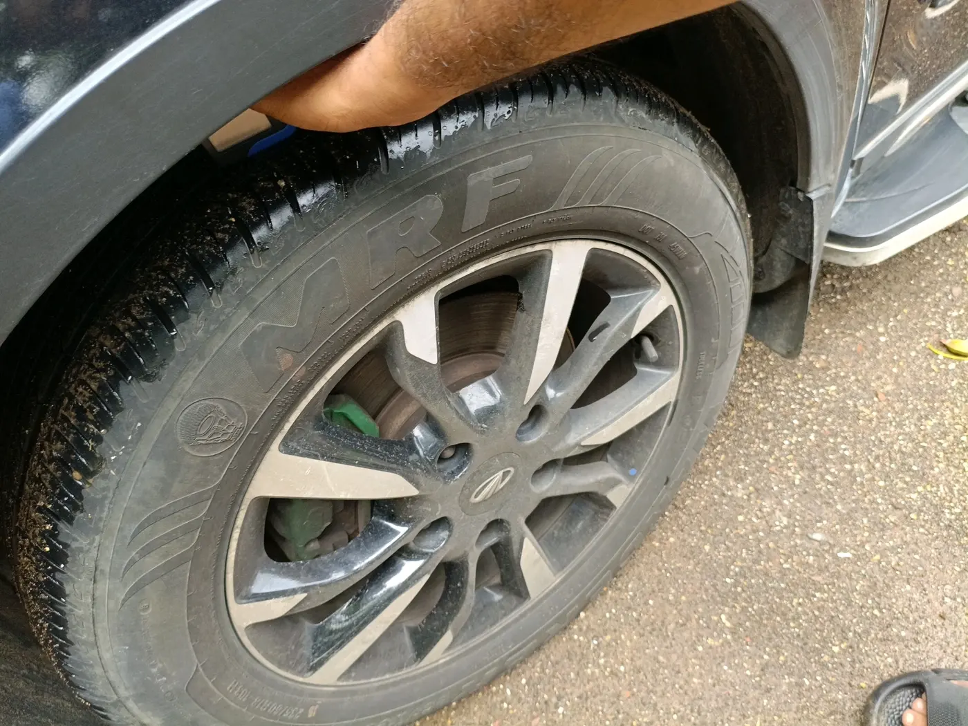 2021 Mahindra XUV500 W11 AT, Diesel, Automatic, 50,983 km, tyre