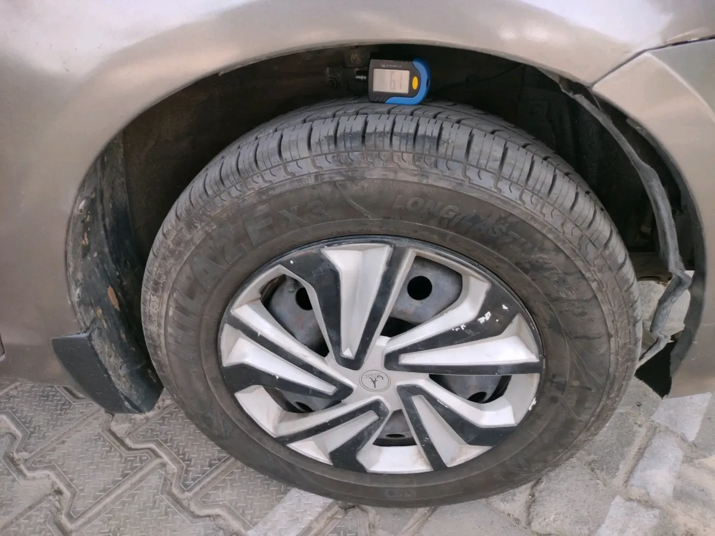 2017 Maruti Dzire VDI, Diesel, Manual, 87,160 km, tyre