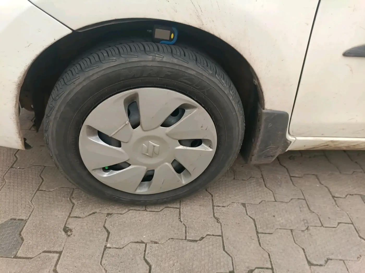 2017 Maruti Celerio VXI AMT (O), CNG, Automatic, 1,00,086 km, tyre