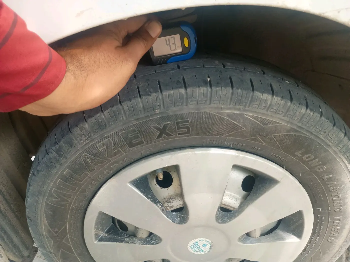 2017 Maruti Wagon R 1.0 LXI CNG, CNG, Manual, 1,87,793 km, tyre