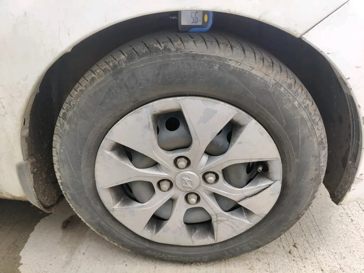 2017 Hyundai Xcent S 1.2 CRDI, Diesel, Manual, 1,28,794 km, tyre