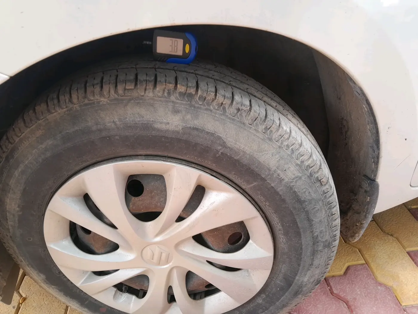 2020 Maruti Swift VXI, Petrol, Manual, 27,477 km, tyre