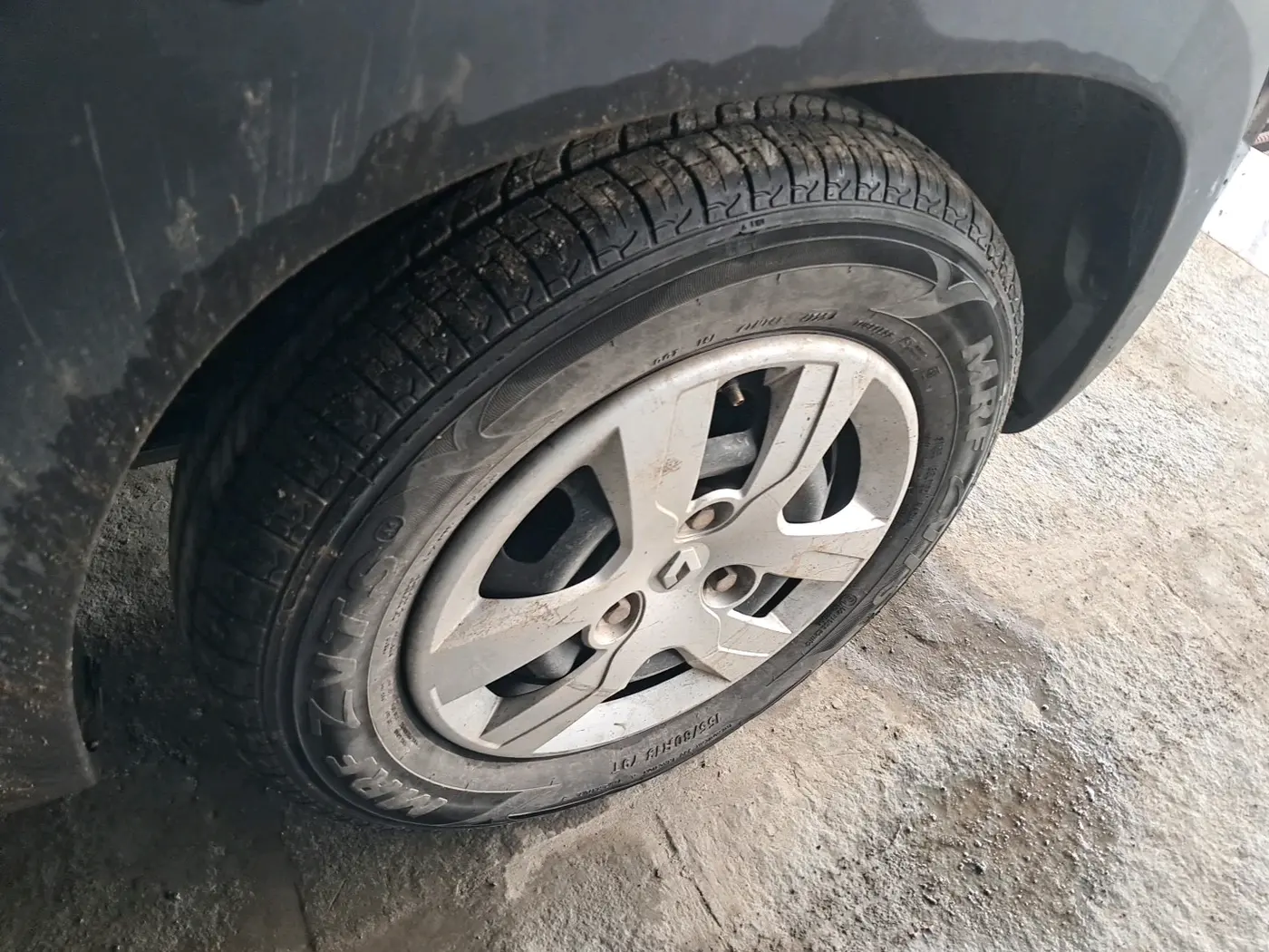 2019 Renault Kwid RXT 0.8 (O), Petrol, Manual, 73,376 km, tyre