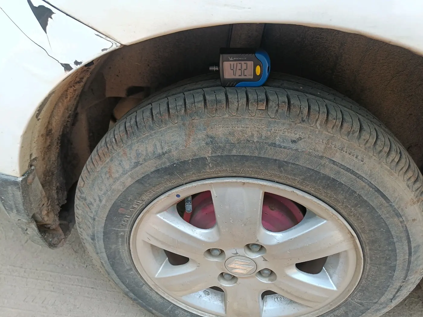 2012 Maruti Swift Dzire ZXI, Petrol, Manual, 81,721 km, tyre