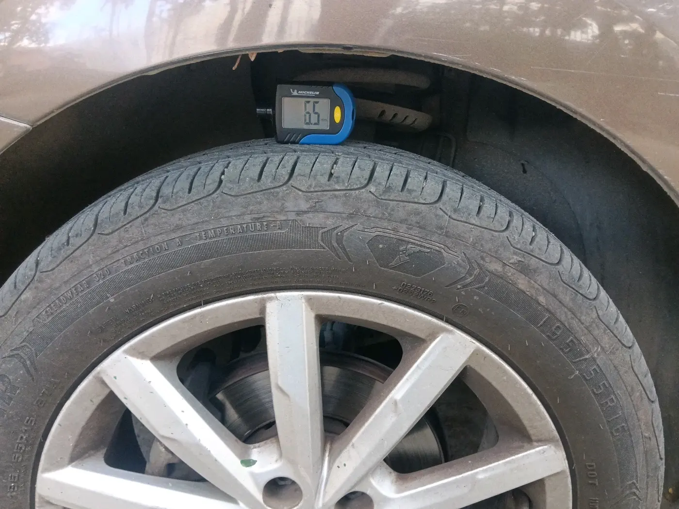 2017 Volkswagen Vento HIGHLINE PETROL AT, Petrol, Automatic, 1,02,879 km, tyre